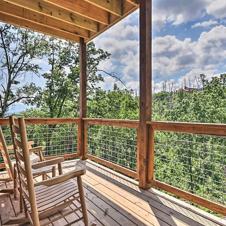 Modern Cabin With Hot Tub And Game Room In Gatlinburg! Ngoại thất bức ảnh