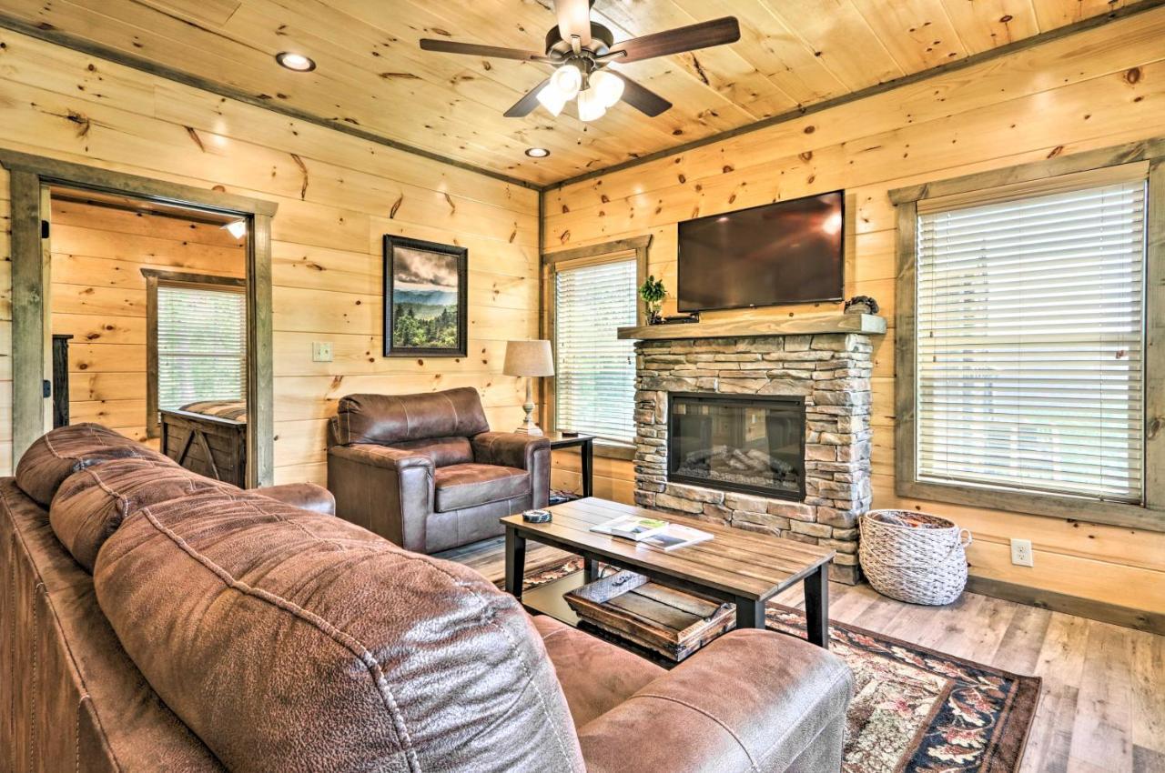 Modern Cabin With Hot Tub And Game Room In Gatlinburg! Ngoại thất bức ảnh