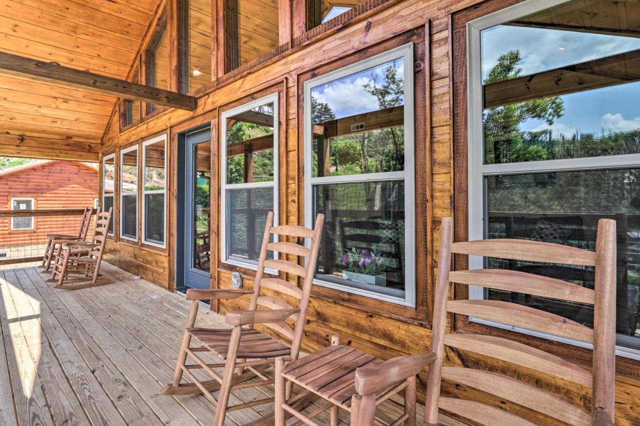 Modern Cabin With Hot Tub And Game Room In Gatlinburg! Ngoại thất bức ảnh